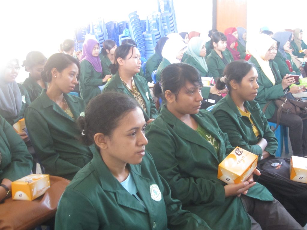 MENGUJI KEHANDALAN MAHASISWI DI TENGAH MASYARAKAT