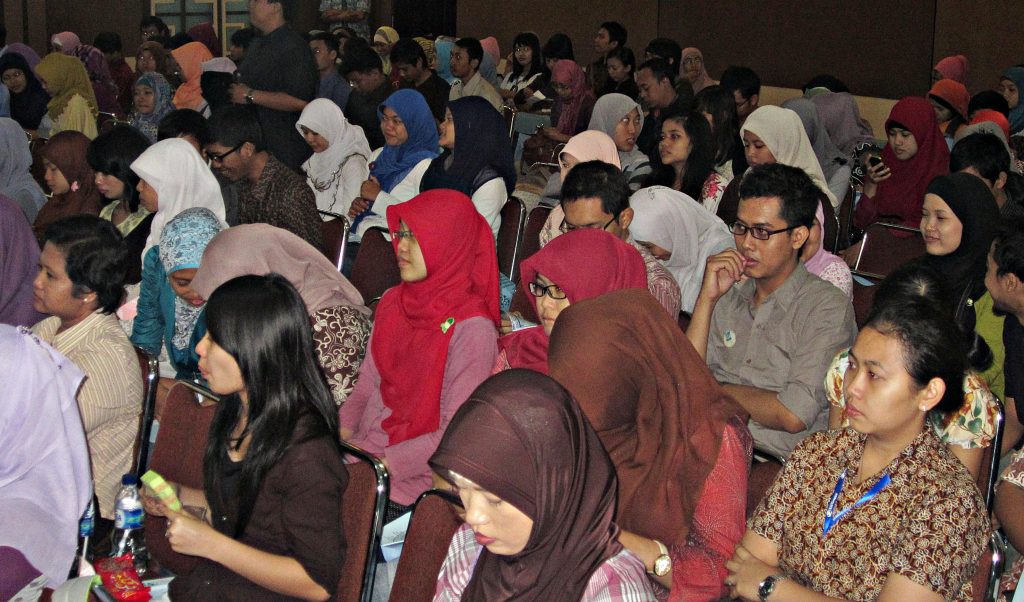 PESERTA MEMBLUDAK; Dari Seminar Nasional Rekam Medis POLTEKKES Permata Indonesia Yogyakarta