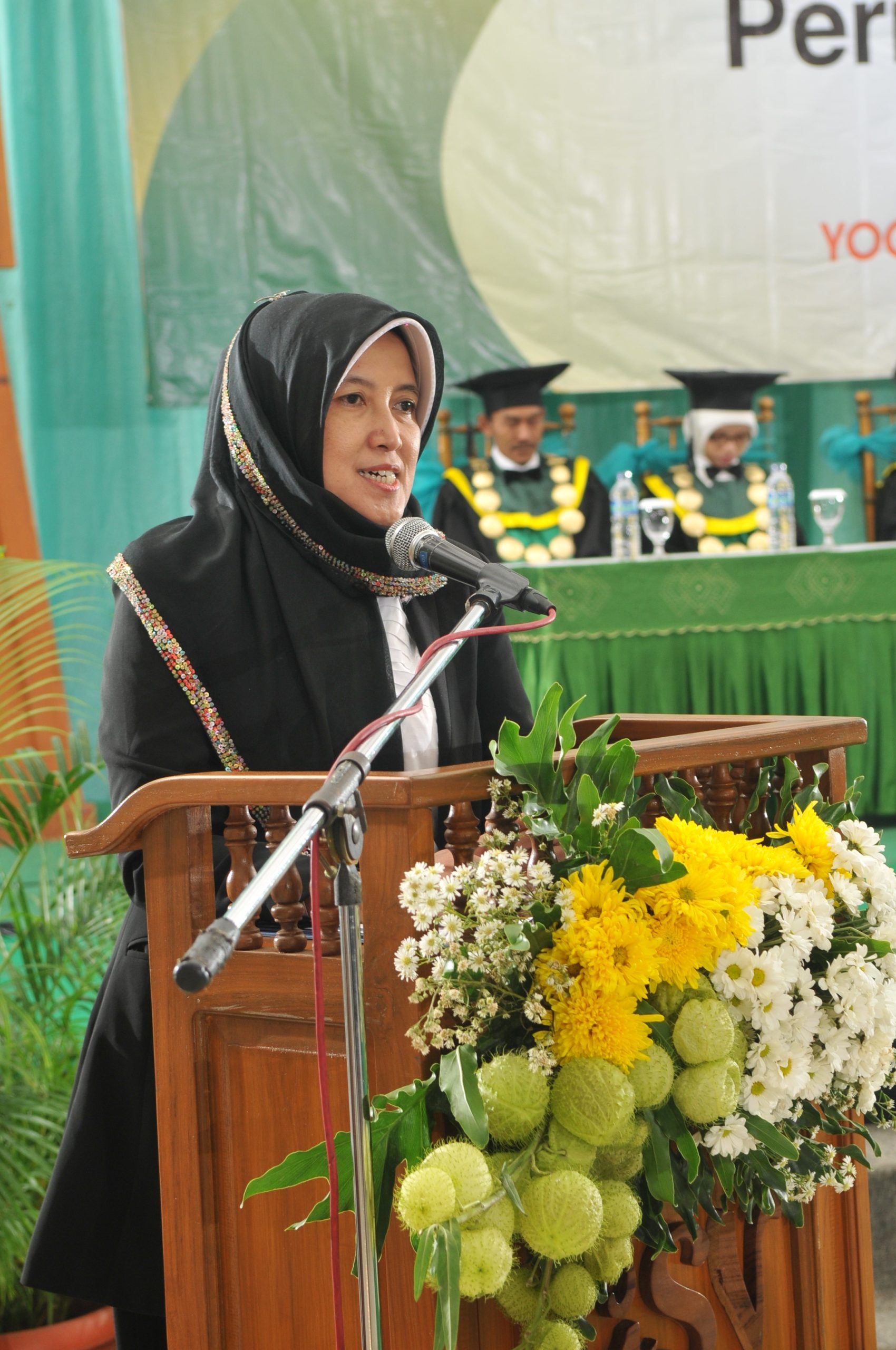 ILMU AMALIYAH, AMAL ILMIYAH; Sambutan Ketua Yayasan Keluarga Sejahtera Pada Wisuda 2012