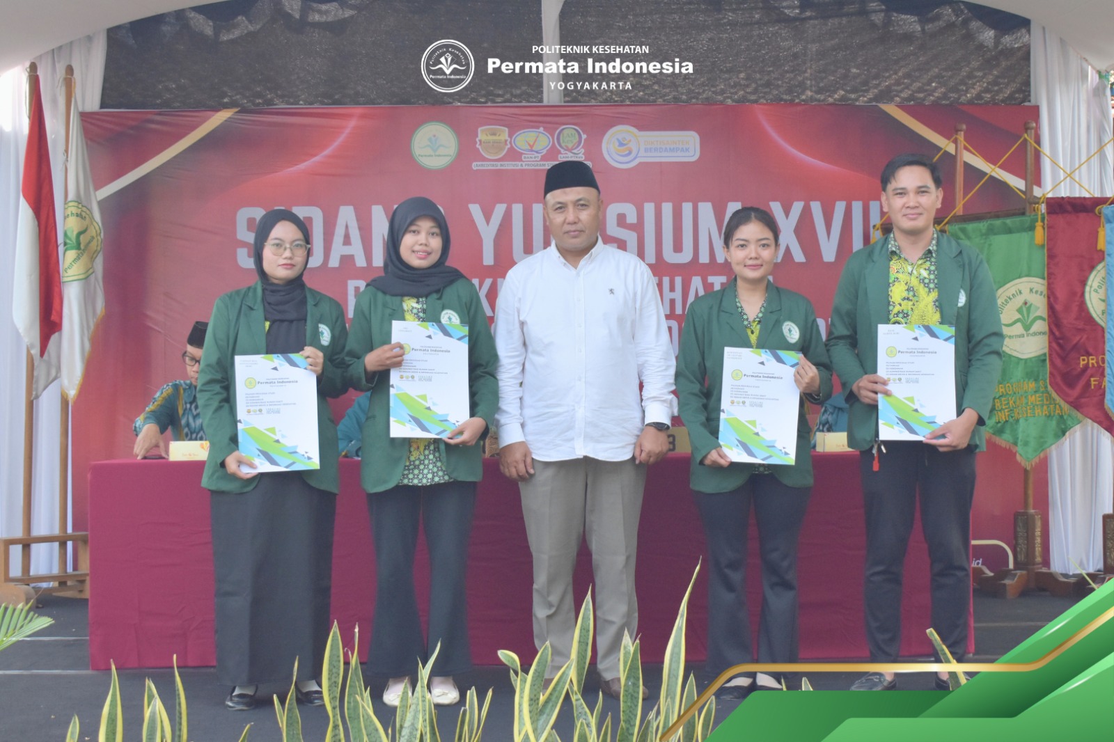 Sidang Yudisium ke-17 Poltekkes Permata Indonesia Yogyakarta, 117 Mahasiswa Resmi Menyelesaikan Pendidikan